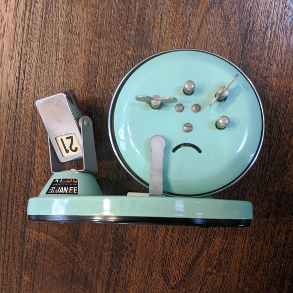 VTG - "Golden Cock" Alarm/Calendar Clock - Works - Picture 4 of 10